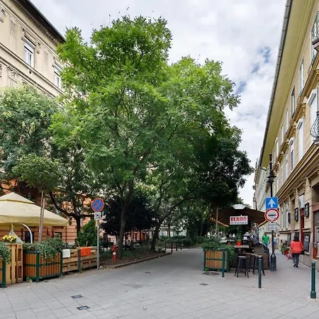 Central And Modern In Angels Street בודפשט